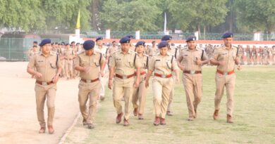 पुलिस लाइन में स्थित शस्त्रागार का निरीक्षण कर उपलब्ध शस्त्रों की समय-समय पर साफ-सफाई करने के दिये निर्देश
