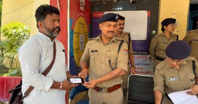 विकासनगर पुलिस द्वारा थाना क्षेत्रान्तर्गत अलग अलग स्थानों से गुम हुए 03 लाख रू0 से अधिक मूल्य के 15 मोबाइल फोनों को किया रिकवर।