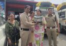 महाराष्ट्र से आई बुजुर्ग महिला के खोये हुए पर्स को पुलिस ने अल्प समय में ढूंढकर किया महिला के सुपुर्द
