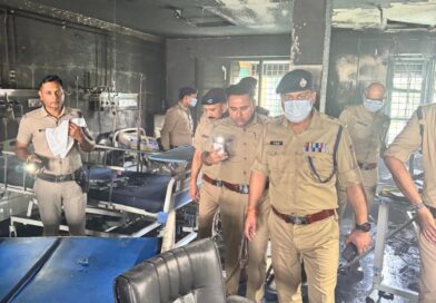 आईसीयू में गैस रिसाव व धुँए की परवाह किये बिना पुलिस द्वारा त्वरित कार्यवाही कर आईसीयू में भर्ती मरीजों को रेस्क्यू कर निकाला बाहर
