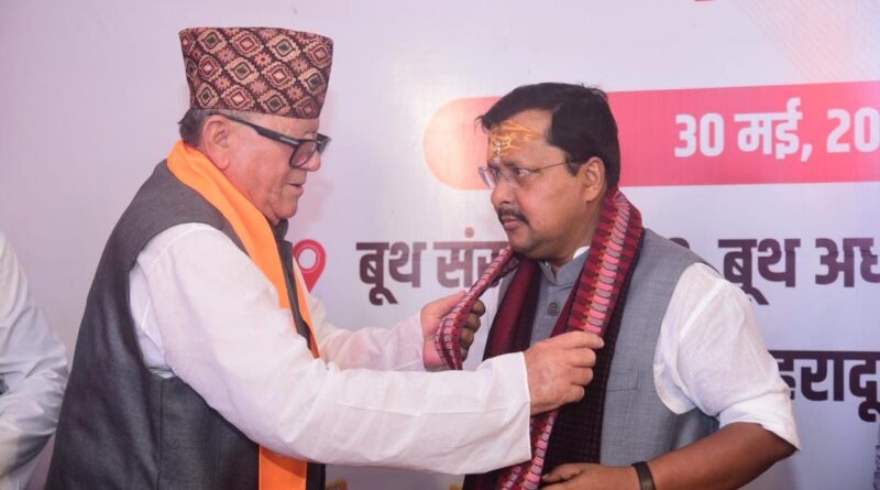 प्रवास के अंतिम दिन बूथ पर पहुंचे राष्ट्रीय अध्यक्ष, लिया फीड बैक