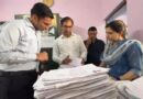 डीएम औचक निरीक्षण के दौरान कार्यालय में मिले 2018, 2024, 2025 तक के मूल विलेख पत्र; विक्रय हेतु प्रतिबंधित भूमि की भी पाई रजिस्ट्री