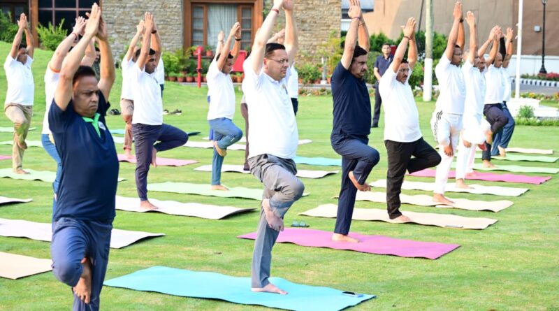 योग केवल शारीरिक स्वास्थ्य तक सीमित नहीं है, बल्कि यह मानसिक शांति, आत्मानुशासन, सकारात्मक जीवनशैली तथा जीवन में संतुलन स्थापित करने का सशक्त माध्यम है…………मुख्यमंत्री