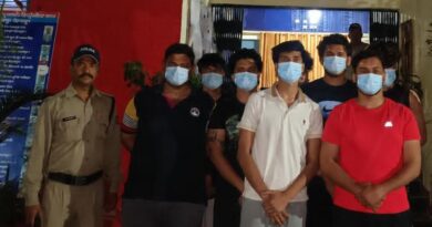अलग-अलग स्थानों पर हुड़दंग कर रहे 01 दर्जन हुड़दंगियों को पुलिस ने लिया हिरासत में