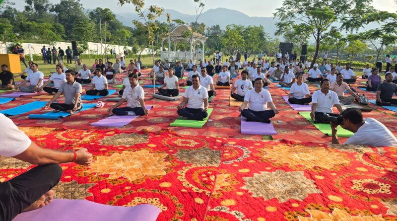 सिटी फॉरेस्ट पार्क में आयोजित योग दिवस कार्यक्रम में लोगों का उत्साह रहा बेहद प्रेरणादायक