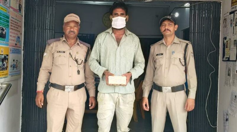 अभियुक्त के कब्जे से घटना में छीना गया मोबाइल हुआ बरामद