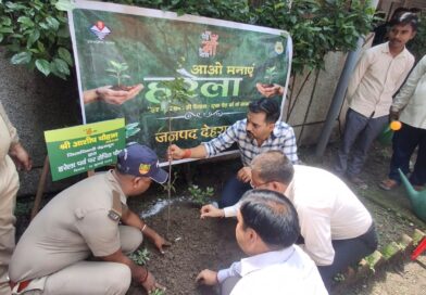 जिलाधिकारी डॉ0 आशीष चौहान ने किया वृक्षारोपण