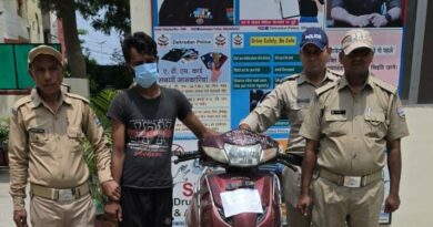 वाहन चोरी की घटना को अजांम देने वाले शातिर अभियुक्त को पुलिस ने किया गिरफ्तार