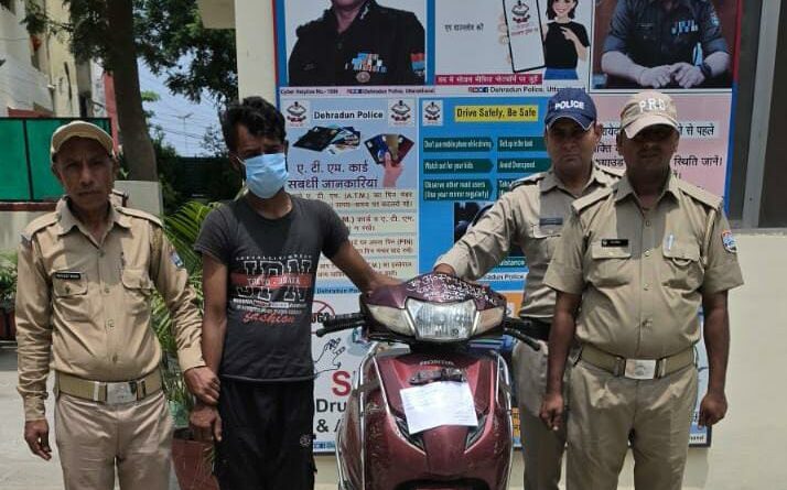 वाहन चोरी की घटना को अजांम देने वाले शातिर अभियुक्त को पुलिस ने किया गिरफ्तार