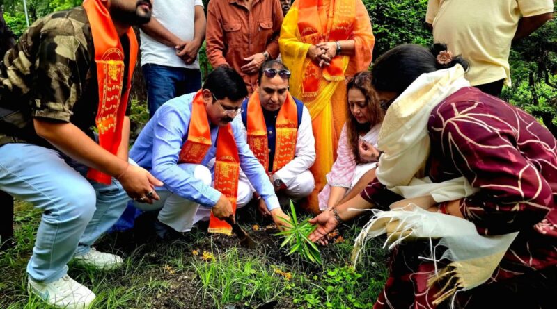 एक पेड़ माँ के नाम” केवल वृक्षारोपण का कार्यक्रम नहीं, बल्कि मातृशक्ति के प्रति सम्मान और पर्यावरण संरक्षण का भावनात्मक संदेश……………कुंदन परिहार