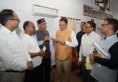 मुख्यमंत्री ने लोगों की समस्याओं को एक-एक कर सुना और संबंधित प्रकरणों की जानकारी लेते हुए अधिकारियों को आवश्यक कार्यवाही के दिए निर्देश