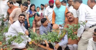 सेवा कार्य के मार्गेट विभिन्न जिलों में अस्पतालों में भर्ती मरीजों को किए गए फल वितरित